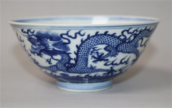 A Chinese blue and white dragon bowl (hairline crack) D.11.5cm